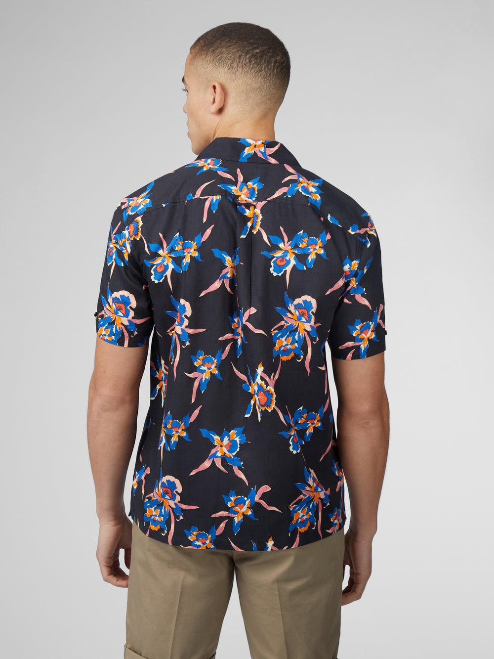 Ben Sherman Signature Botanical Print シャツ 黒 | 743086-VTN